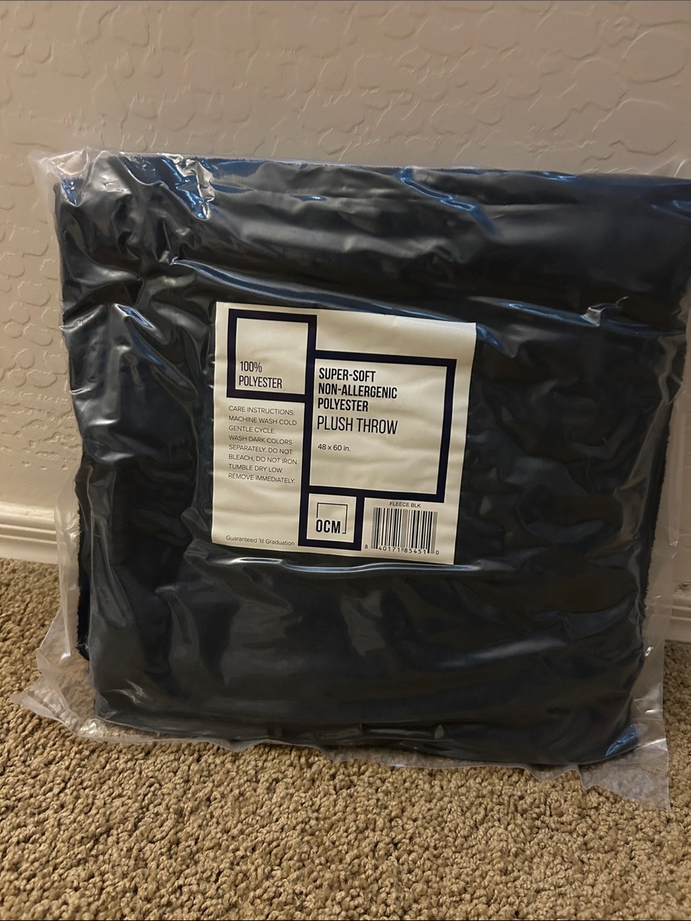 New in plastic! 100% polyester plush throw.
